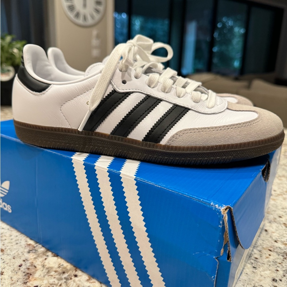Original adidas samabas - women’s size 8.5